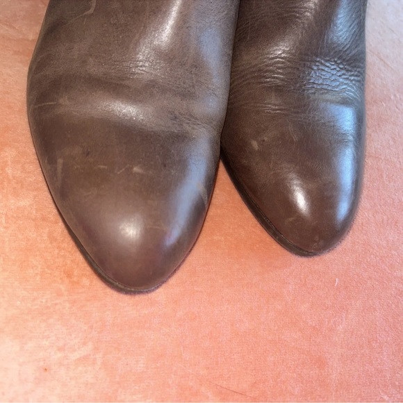 FRYE Judith Grain Leather Zip Pointed Toe Block Heels Ankle Booties Size 8 - Picture 3 of 7